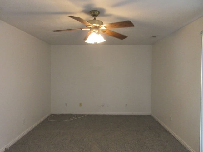 Building Photo - 461 E Cobblecreek Dr