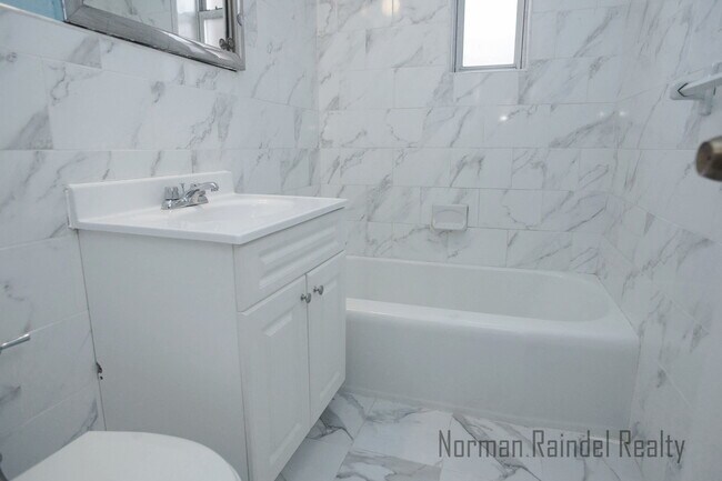 Building Photo - 1745 E 12th St