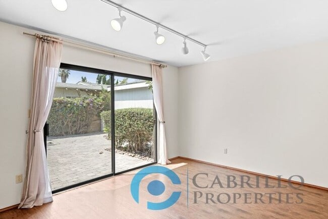 Building Photo - 629 Bonair Way