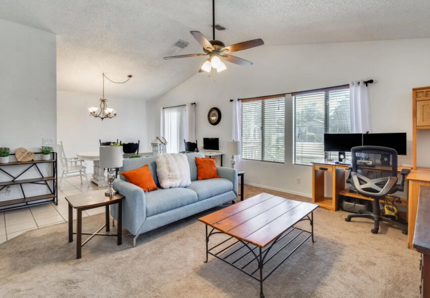 Building Photo - 921 S Val Vista Dr