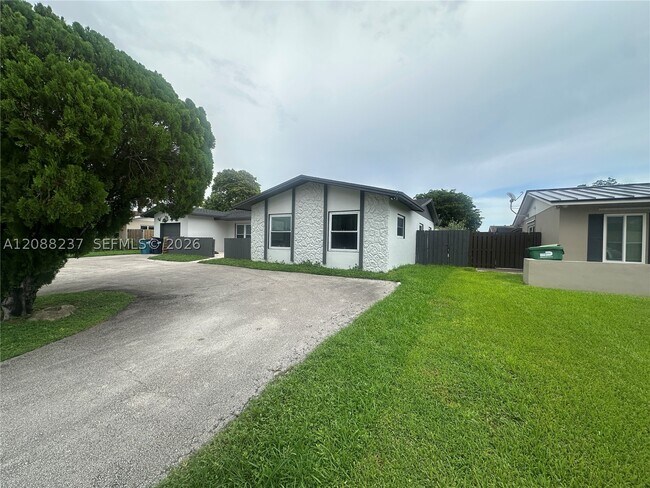 Building Photo - 11611 SW 122nd Ave