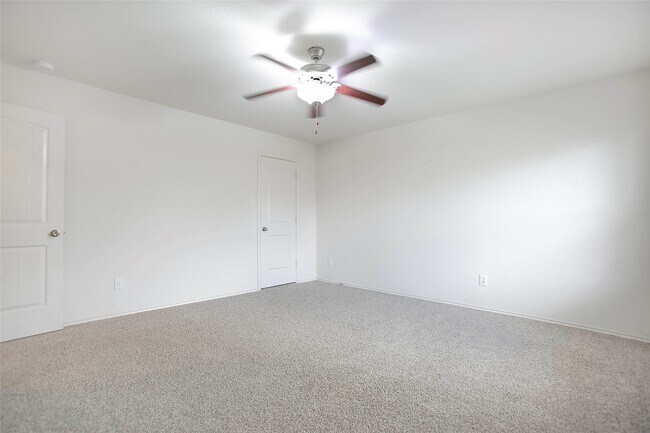 Building Photo - 166 Meadow Grove Dr