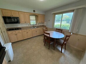 Building Photo - 3 BED 1.5 BATH SINGLE FAMILY HOME