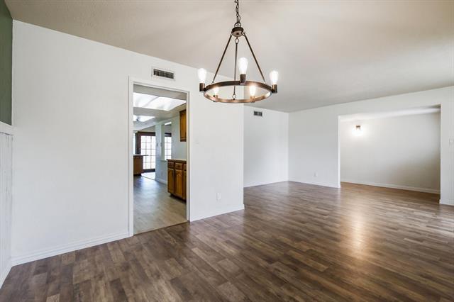 Building Photo - 2301 Travis Dr