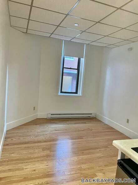 Building Photo - 272 Newbury St