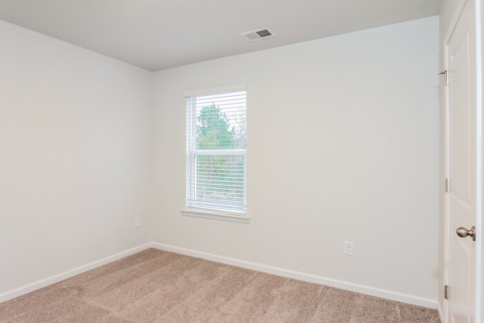 Building Photo - 523 Sugar Pne Dr