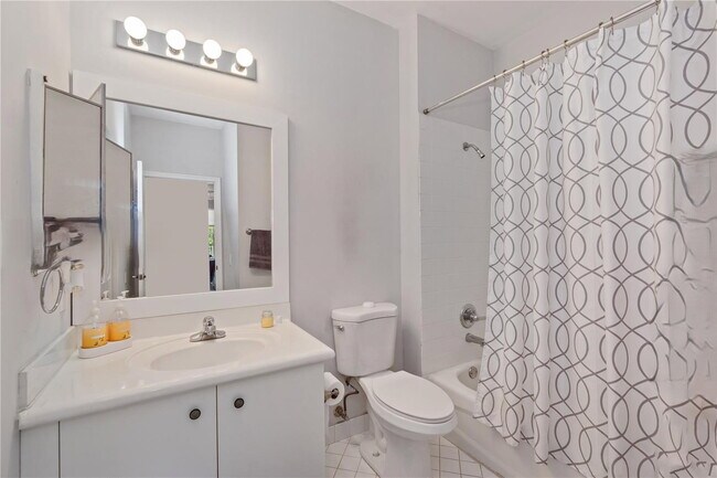Building Photo - 1095 Chenille Cir