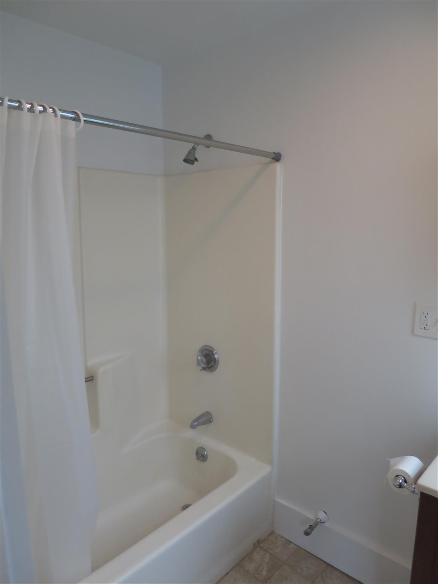 Building Photo - 14 Garrison Ave