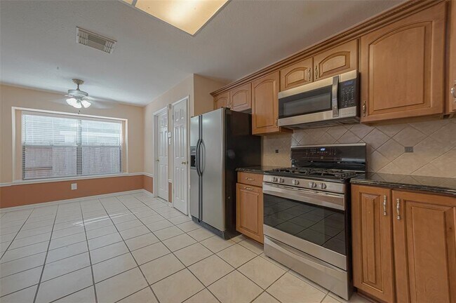Building Photo - 2919 Pepperwood Dr