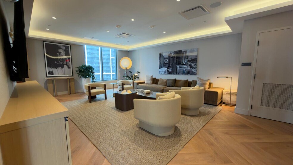 Building Photo - 121 NE 5th St