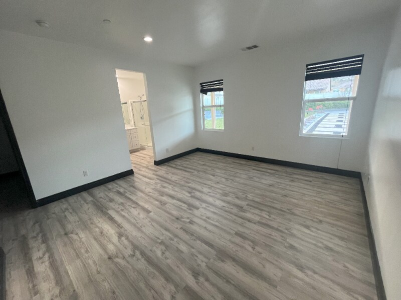 Building Photo - 376 Valencia Ct