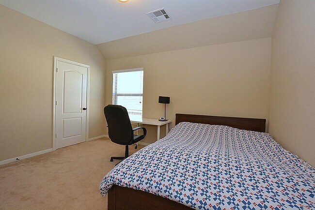 Building Photo - 26910 Boulder Hill Ct