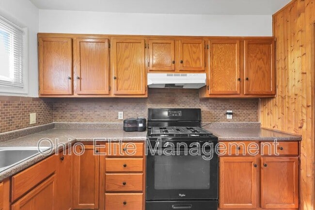 Building Photo - 1028 S Harris Ave