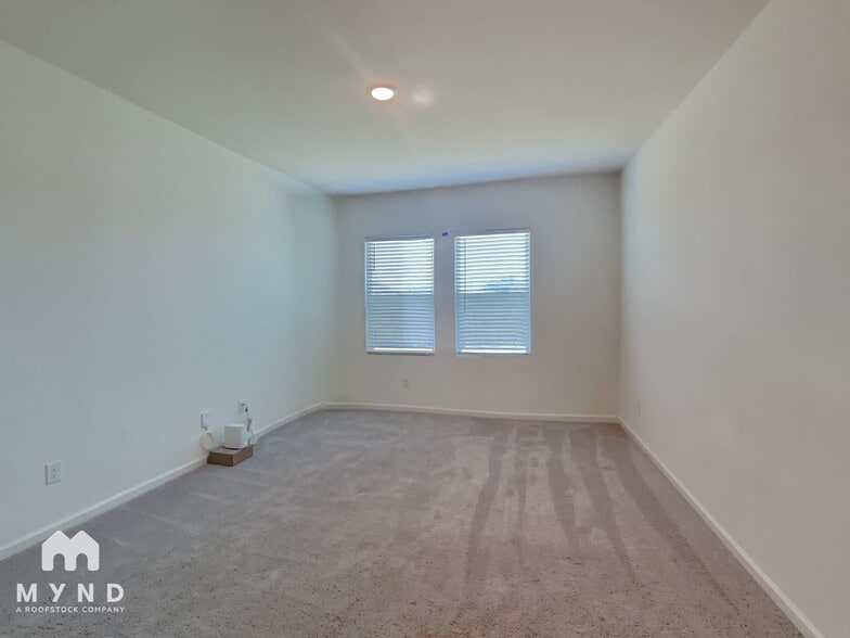 Building Photo - 5549 Ladytown Ln