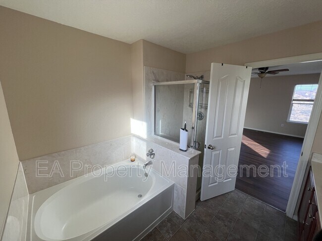 Building Photo - 3644 Clear Creek Rd