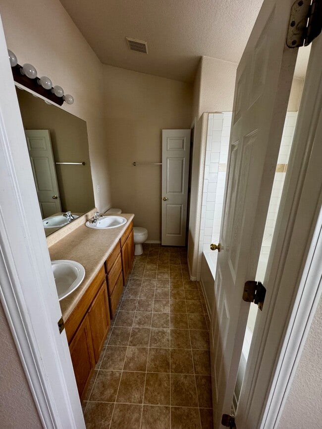 Building Photo - 3884 Packers Point