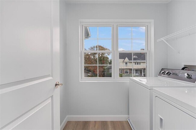 Building Photo - 47 Windsor Rd