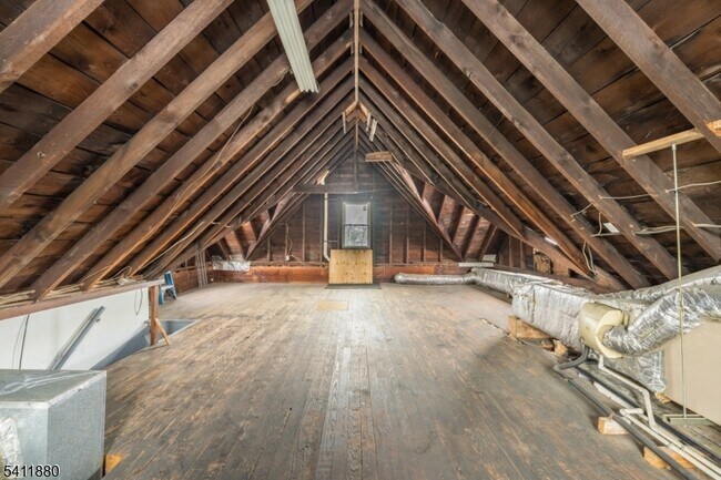 Building Photo - 302 Walnut Ave