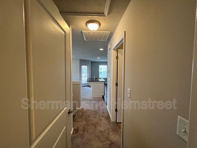 Building Photo - 746 Tarvin Cir