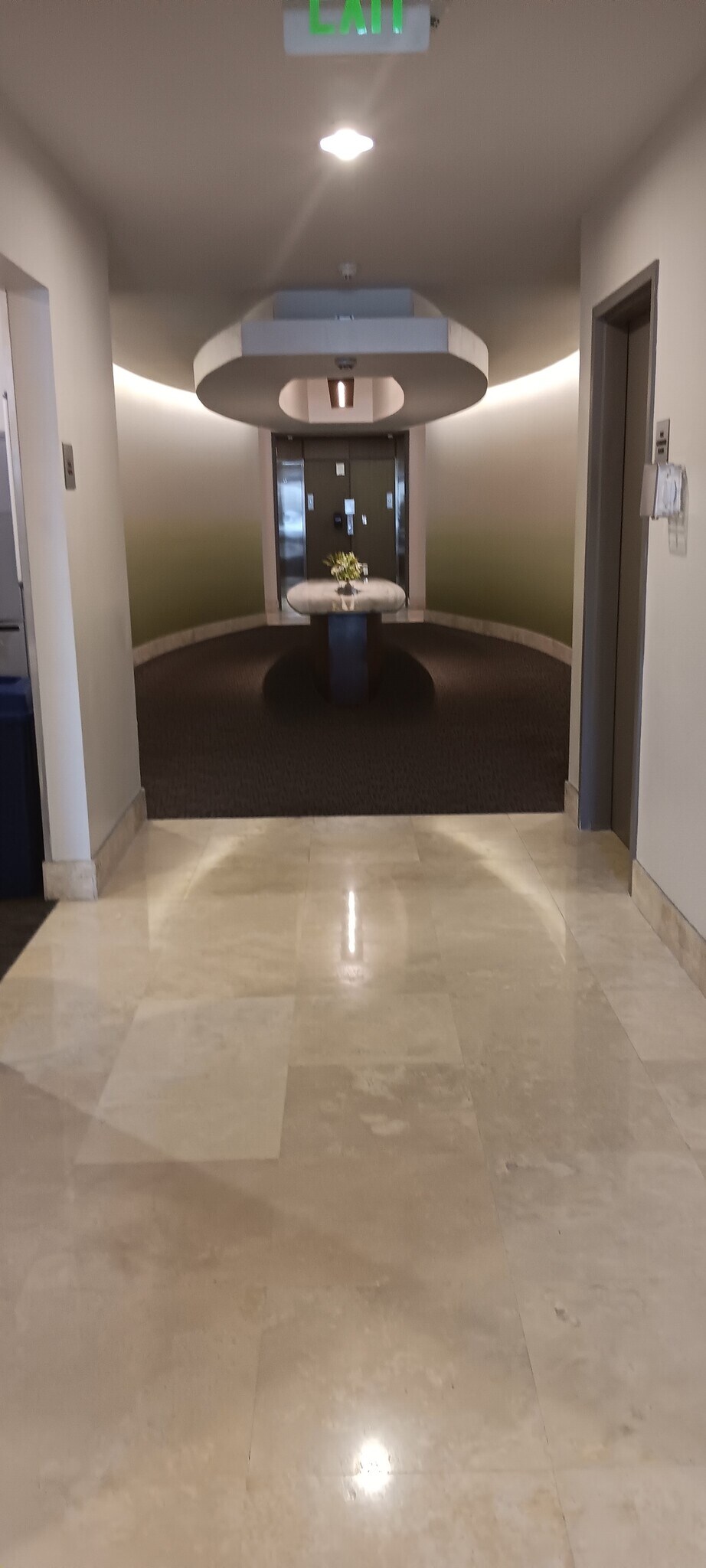 Lobby - 400 4th Ave S