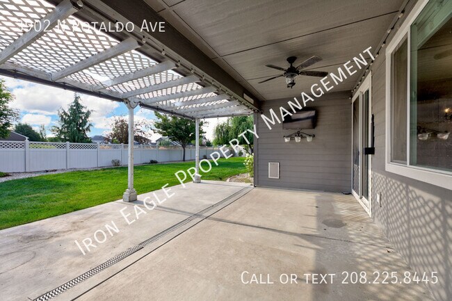 Building Photo - 3902 N Rotaldo Ave