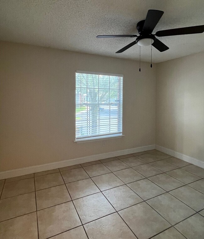 Building Photo - 5405 Lake Margaret Dr