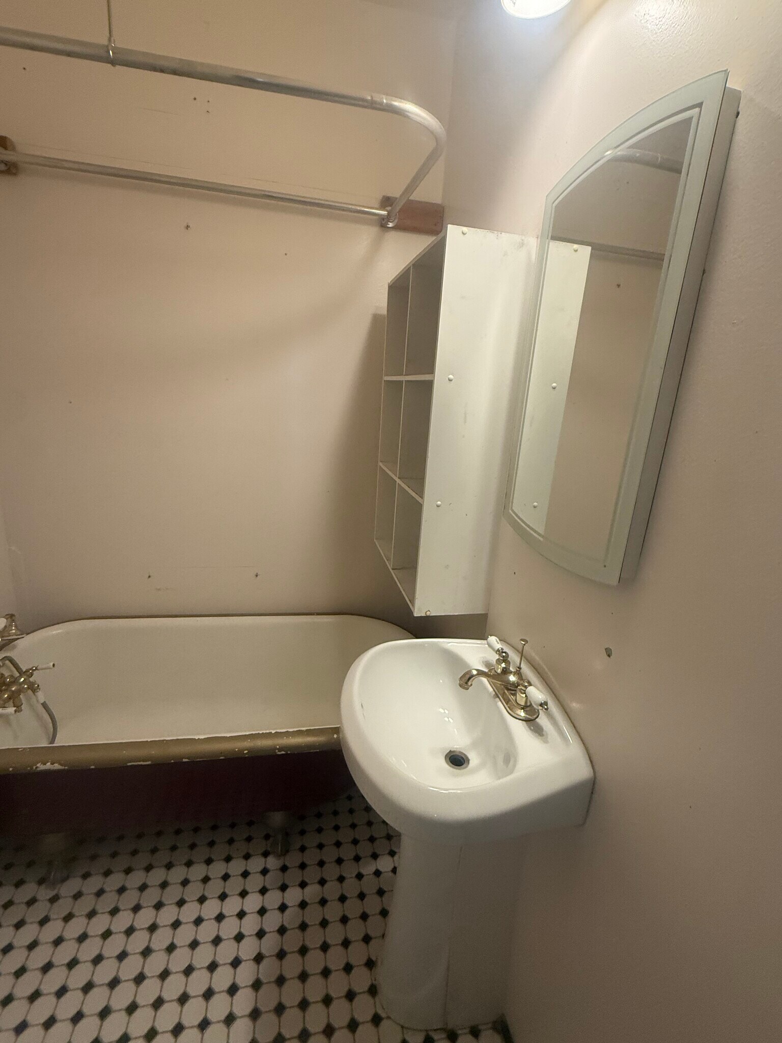 Building Photo - 29 E 2nd Ave