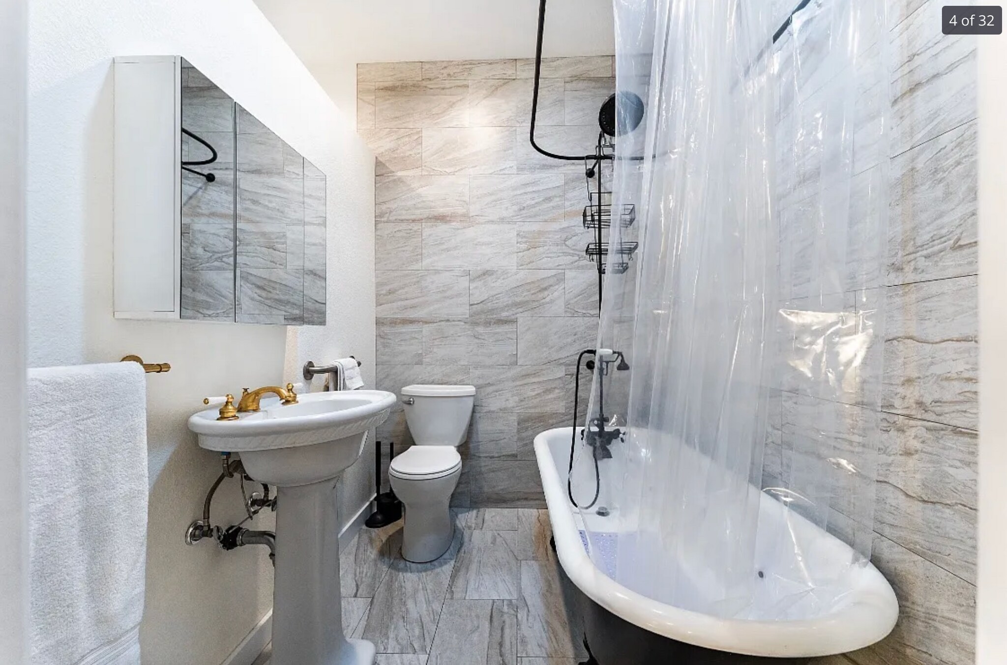 Building Photo - 136 Farallon Dr