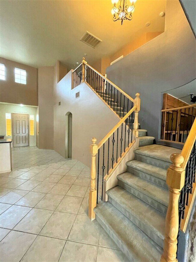 Building Photo - Southwest Rustic Charmet