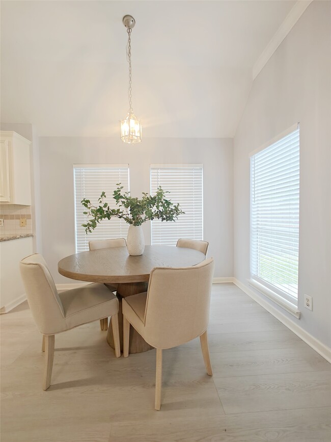 Building Photo - 3810 Paigewood Dr