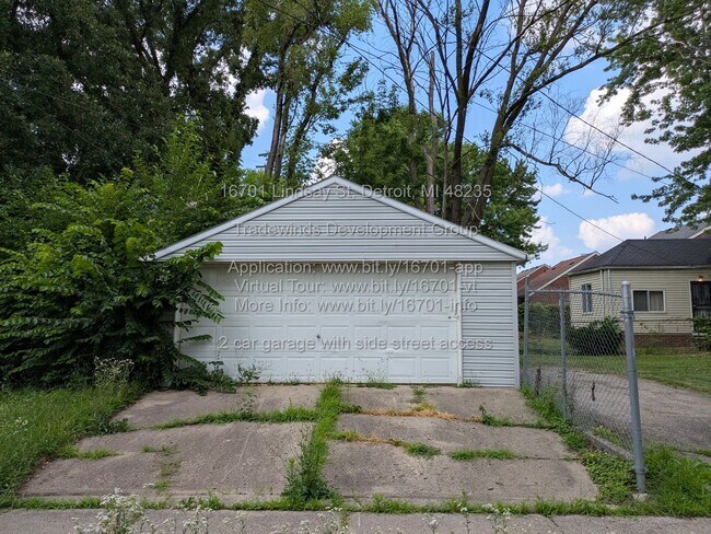 Building Photo - 16701 Lindsay St