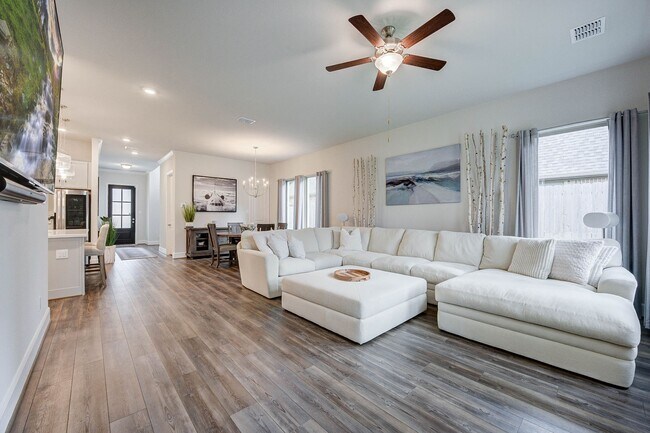 Building Photo - 21820 Enchanted Rock Dr N