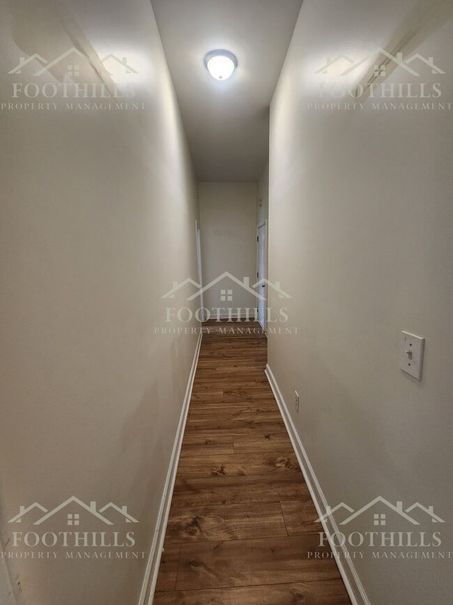 Building Photo - 1012 Johns Ave