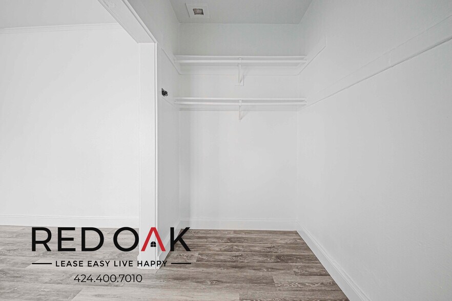 Building Photo - 822 S Park View St