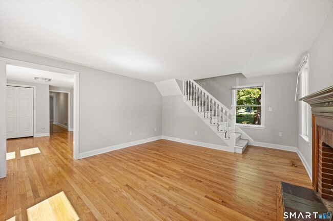 Building Photo - 387 Mixville Rd