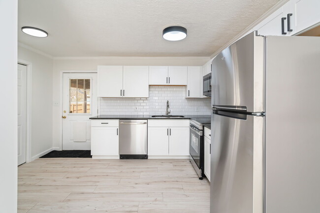 Building Photo - 331 Sarvis Dr