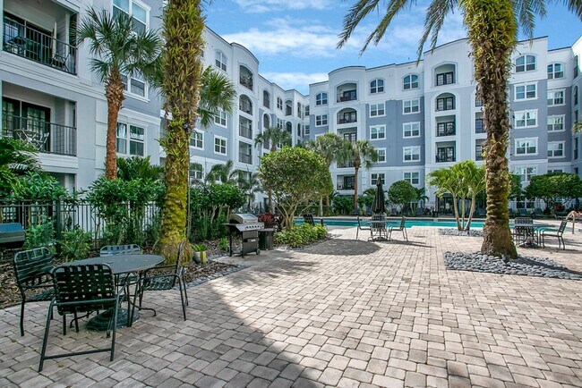 Building Photo - 202 E South St