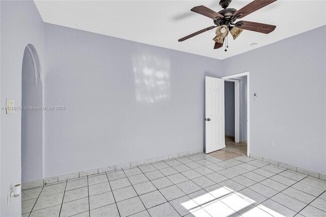 Building Photo - 319 NE 171 St