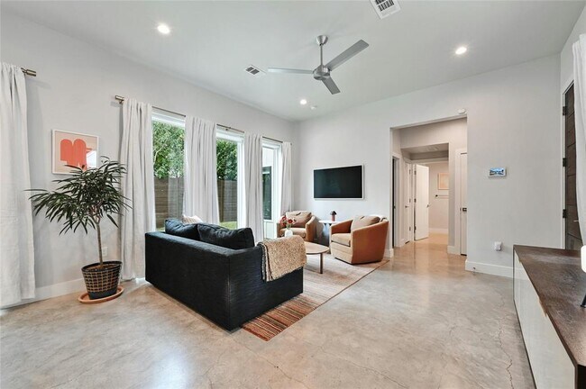 Building Photo - 4416 Gillis St