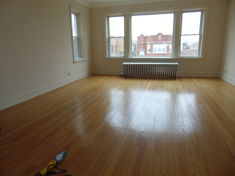 Building Photo - 8221 S Eberhart Ave