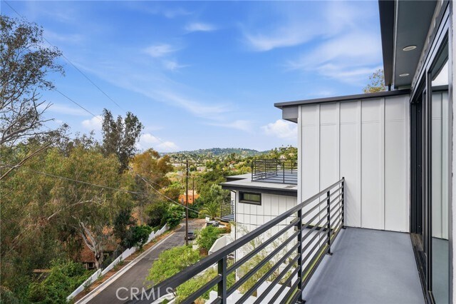 Building Photo - 6565 Pickwick St