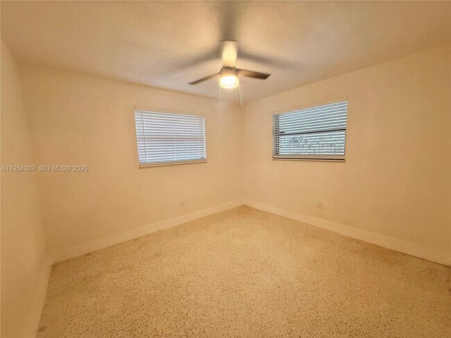 Building Photo - 3400 SW 17th St