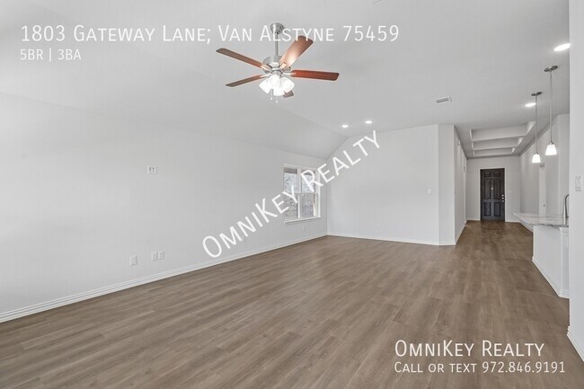 Building Photo - 1803 Gateway Ln