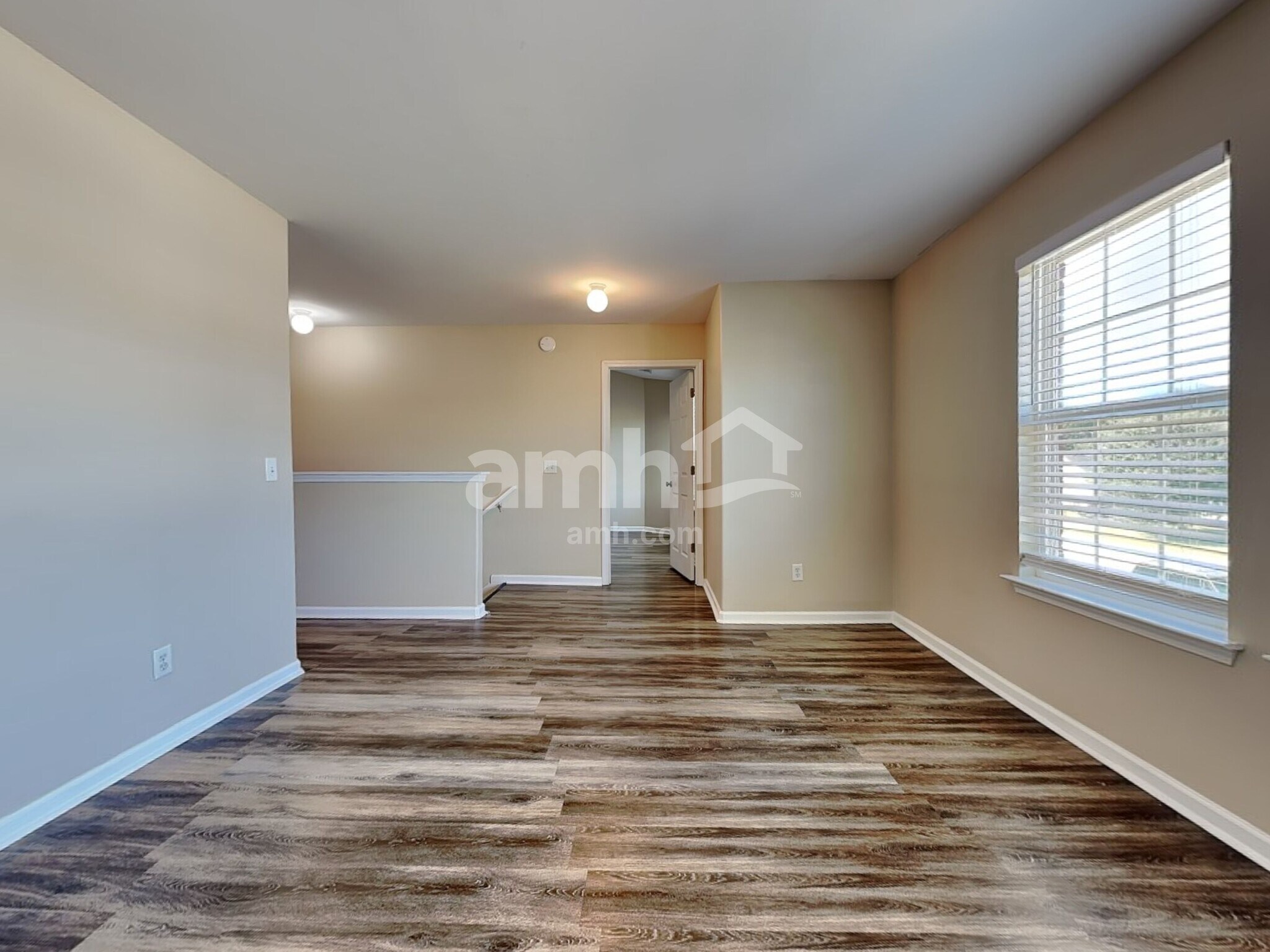 Building Photo - 4 Laurel Ln