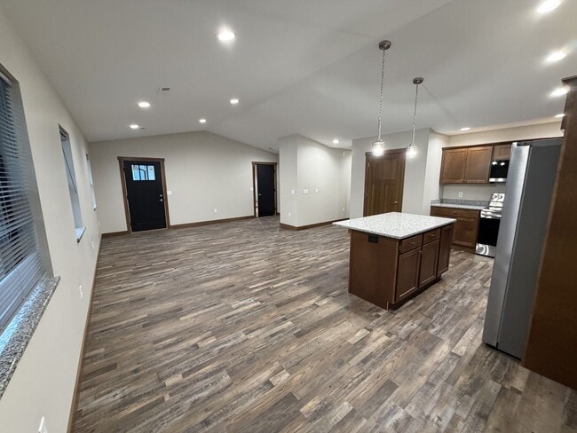 Building Photo - 1124 Garfield Ave