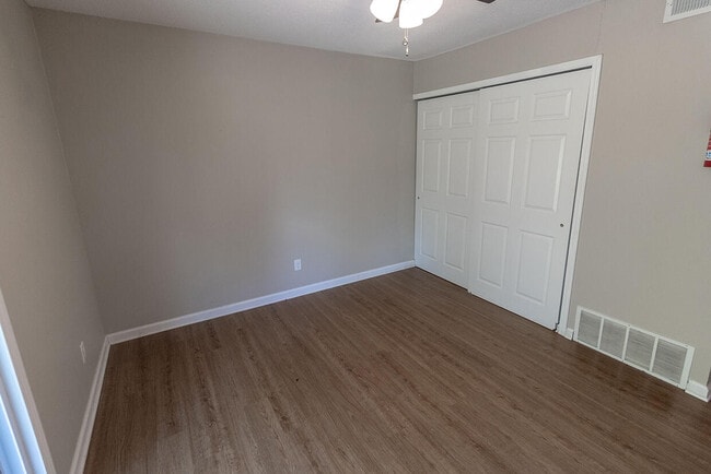 Building Photo - 105 N Garth Ave