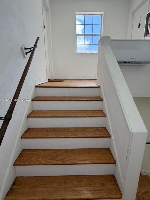 Building Photo - 15 Sidonia Ave
