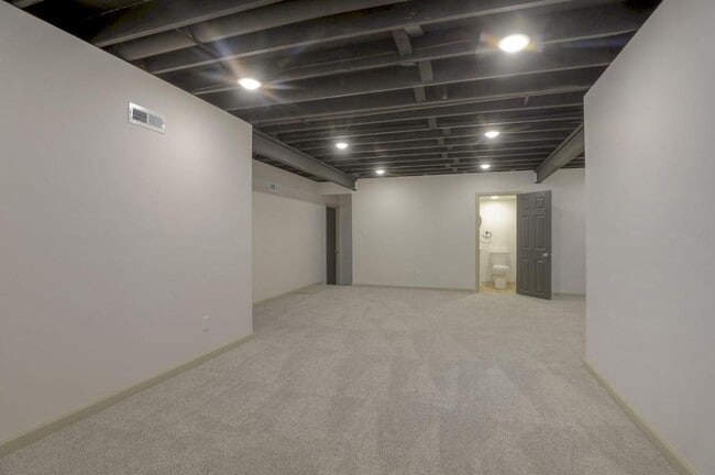 Building Photo - 6914 N Madison Ave