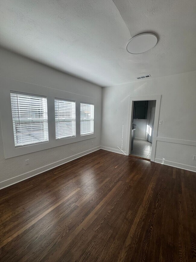 Building Photo - 1456 Magnolia Ave