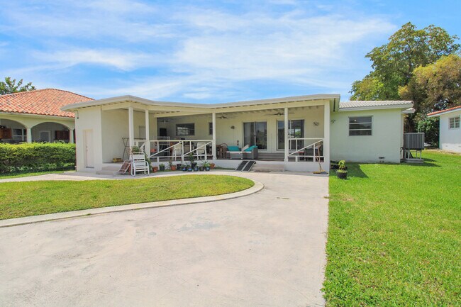 Building Photo - 1025 Hunting Lodge Dr